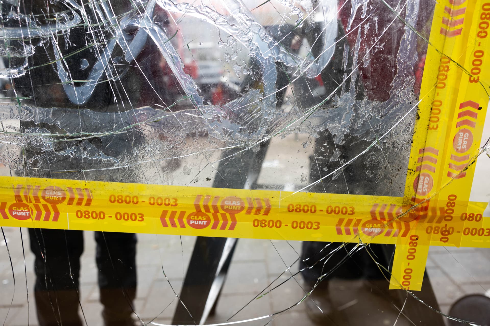 Gebroken ruit met Glaspunt tape