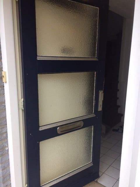 Figuurglas in een voordeur