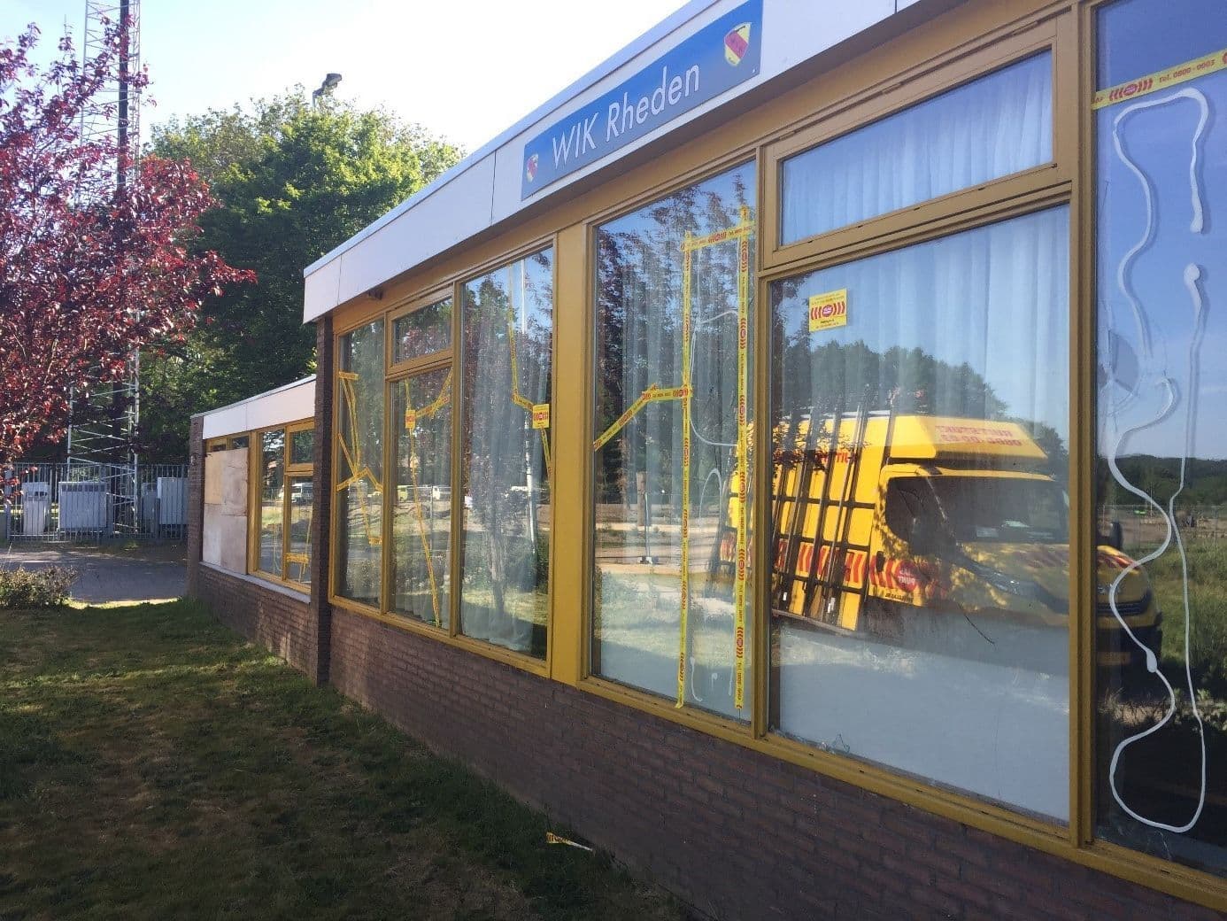 Ruitschade bij buurthuis Wik in Rheden
