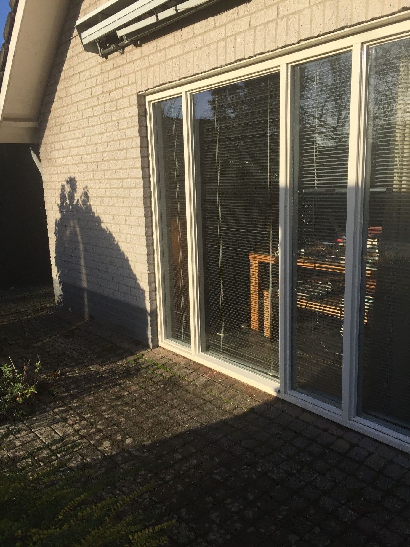 Lekke ruiten in een woning in Bergen op Zoom vervangen door nieuwe HR++ isolatie ruiten.