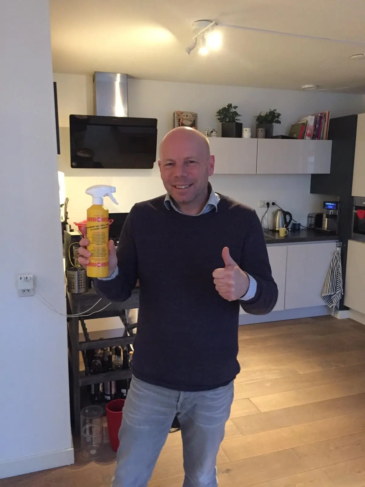 Tevreden klant met een Glaspunt glascleaner