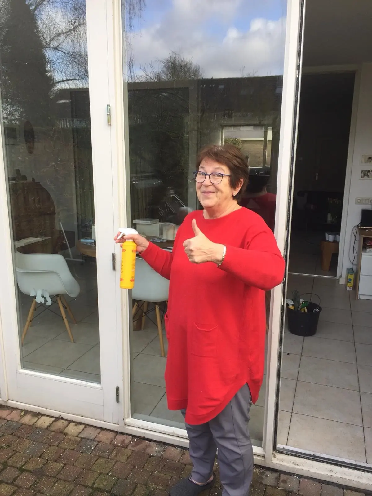 Tevreden klant met een Glaspunt glascleaner