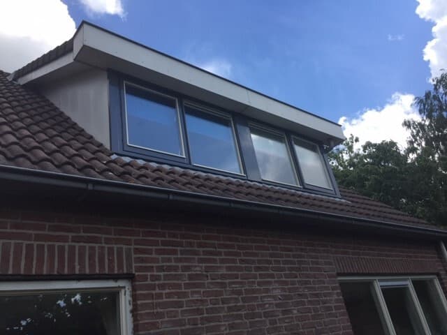 Woning in Emmen waarbij 24 ruiten zijn vervangen door HR++ isolatieglas voor betere isolatie.