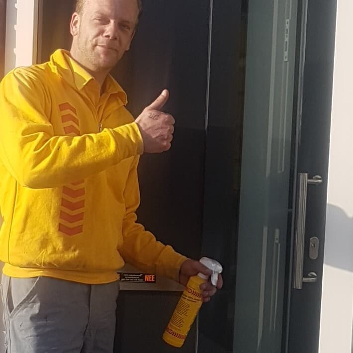 Voordeur in Alphen aan den Rijn voorzien van gezandstraald gelaagd veiligheidsglas.