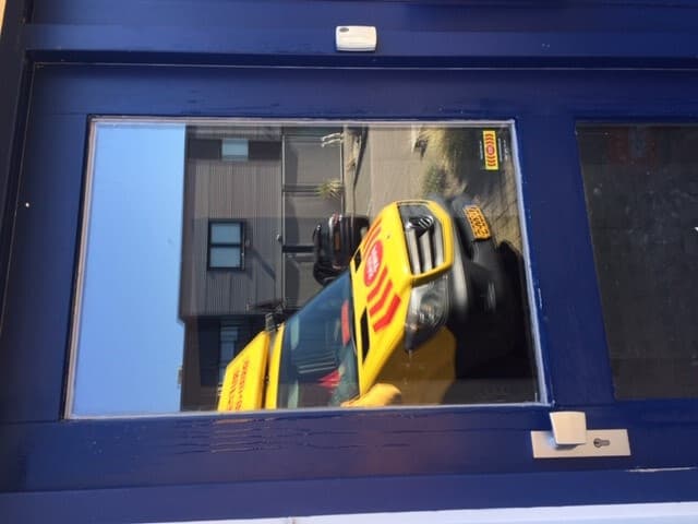 Hoofddorp gelaagd glas bedrijfspand