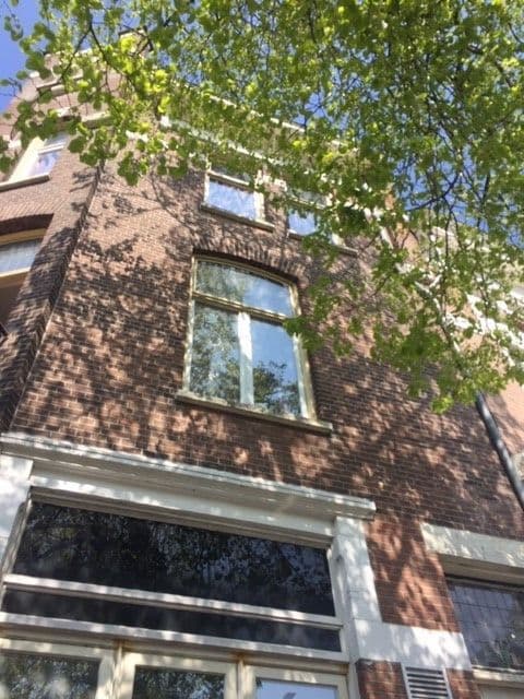 Glas vervangen na glasschade op de tweede verdieping bij een appartement in Nijmegen