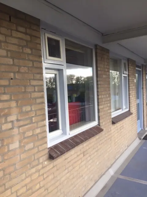 Glas vervangen in een flatgebouw