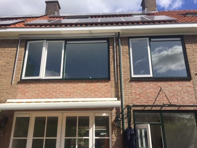 Volledige woningrenovatie in Almelo waarbij bestaande beglazing is vervangen door HR isolatieglas.