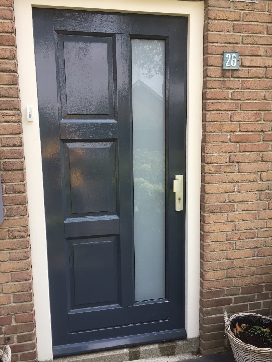 Matglas geplaatst in een voordeur van een woning in Zevenaar voor meer privacy.
