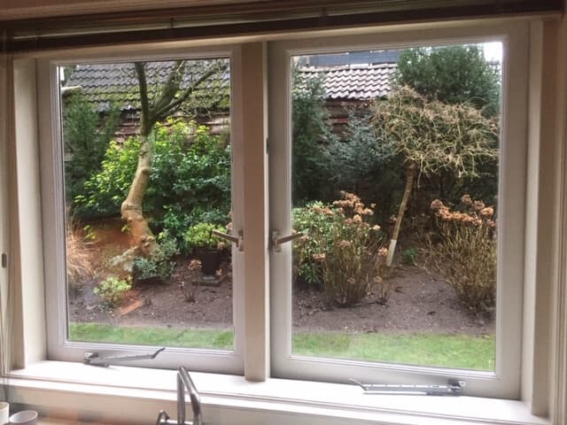 Dubbel glas in de keuken vervangen door isolerend HR++ glas bij een woning in Oosterbeek.