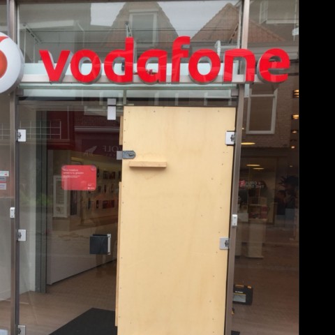 Hardglazen toegangsdeur Vodafone gallerij afbeelding 1