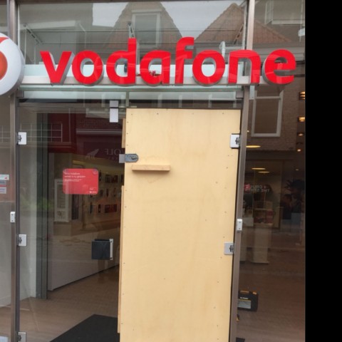 Hardglazen toegangsdeur Vodafone gallerij afbeelding 1