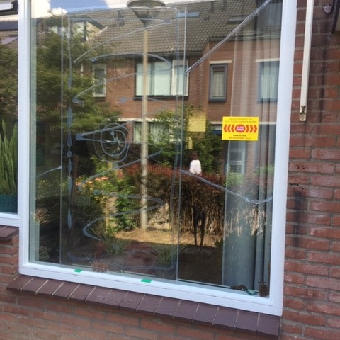 Vandalisme bij woning gallerij afbeelding 2